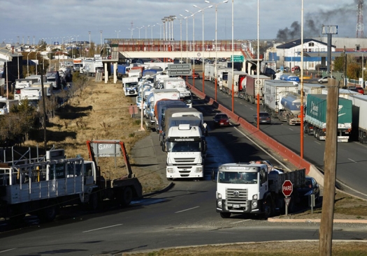 Contundente paro y movilización de Camioneros en Santa Cruz