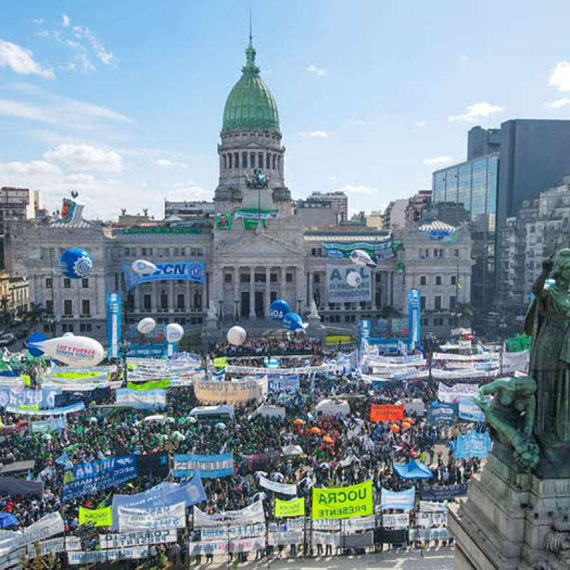 La CGT realizó un multitudinario acto frente al Congreso de la Nación