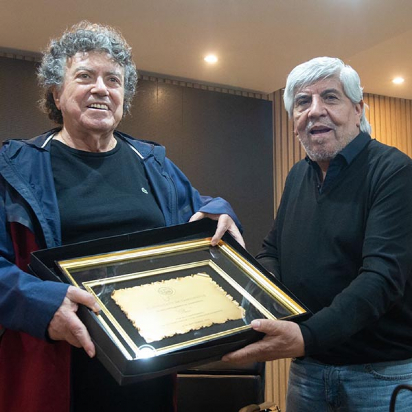 Reconocimiento a Piero por su trayectoria