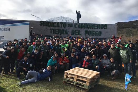 Contundente paro de Camioneros en todo el país