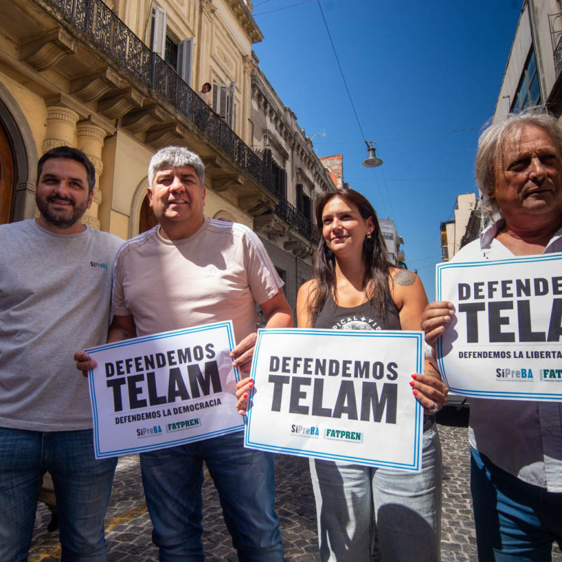 Abrazo simbólico a la sede de Télam